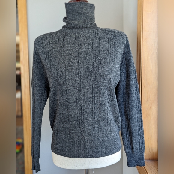 Liz Claiborne Sweaters - Vintage Merino Wool Gray Cabled Liz Claiborne Turtleneck Sweater Size Medium